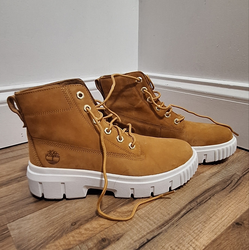 Timberland Women's Tan Brown Boots